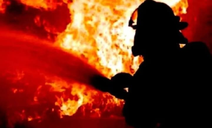 Sebanyak 80 Personel Gulkarmat Berhasil Padamkan Kebakaran Gudang Cat di Kalideres