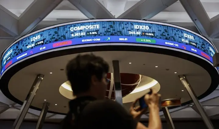 IHSG Dibuka Menguat 28,78 Poin ke Level 6.379 pada Perdagangan Kamis Pagi