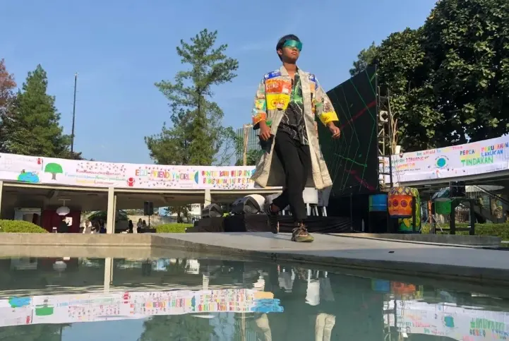 Kelurahan Kemanggisan Gelar Lomba Busana Daur Ulang untuk Meriahkan HUT Ke-81 Kemerdekaan RI