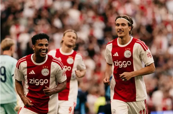 Ajax Kalahkan Shelbourne 3-1, Maarten Paes Tampil Penuh sebagai Starter di Liga Conference