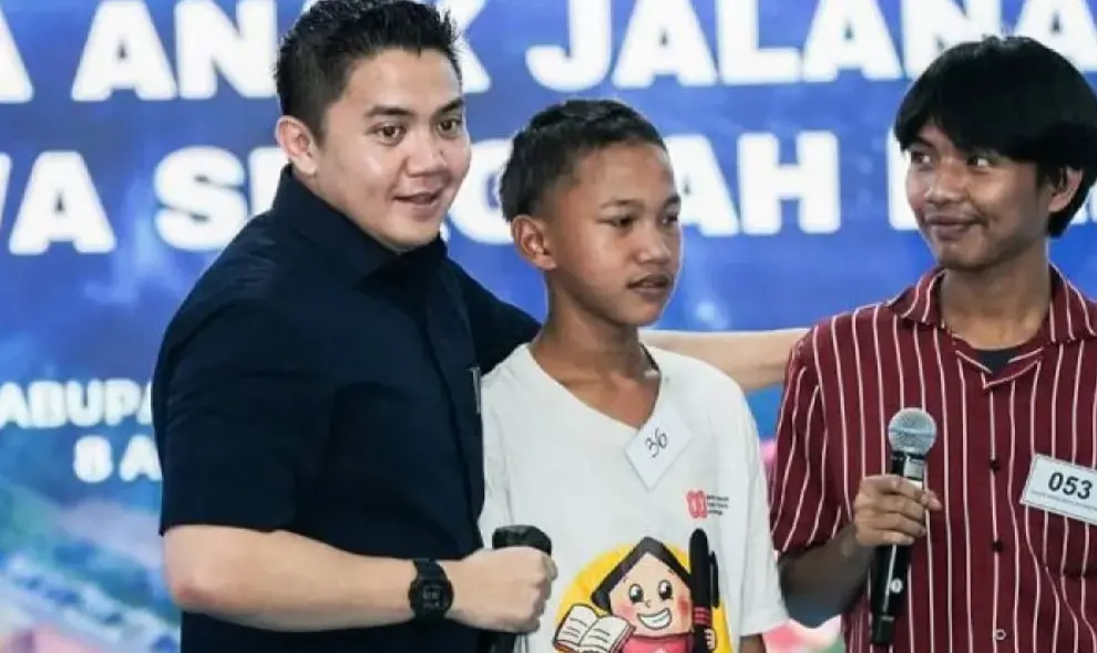 Seskab Teddy Dorong Anak Putus Sekolah Kembali Belajar dan Berani Bermimpi Besar di Sekolah Rakyat