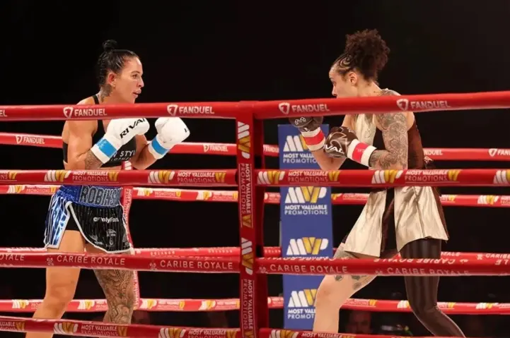 Tammara Thibeault Taklukkan Desley Robinson dan Rebut Gelar Dunia IBF-WBO