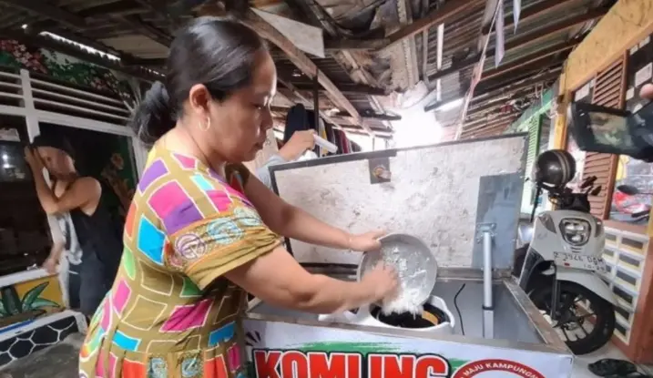 Warga Gandaria Utara Mengolah Sampah Jadi Kompos untuk Lomba Ketahanan Pangan HUT RI