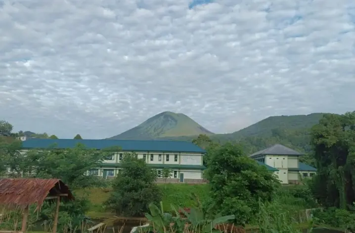 Pemkot Tomohon Melarang Pendakian Gunung Lokon untuk Mencegah Karhutla saat Musim Kemarau
