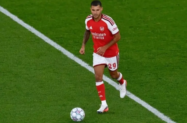 Arsenal Menutup Pramusim dengan Kemenangan Dramatis atas Como Lewat Adu Penalti