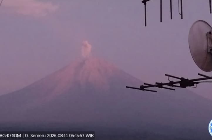 Gunung Semeru Erupsi Delapan Kali dalam Enam Jam, Letusan Mencapai 1,2 Kilometer