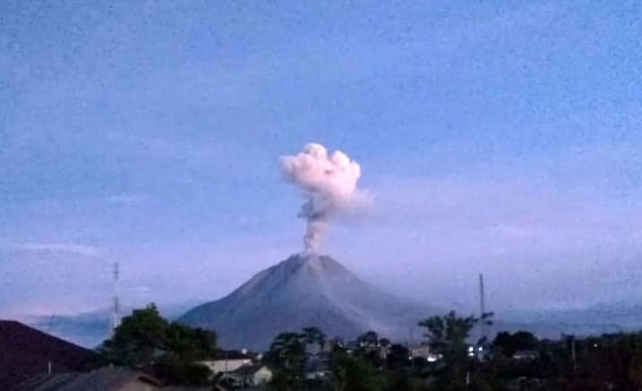 Aktivitas Gunung Sinabung Meningkat, Badan Geologi Perluas Radius Zona Bahaya