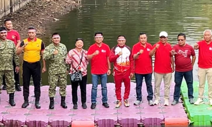 Pemkot Jaksel Mengeruk Kali Pesanggrahan untuk Cegah Banjir sekaligus Semarakkan HUT ke-81 RI