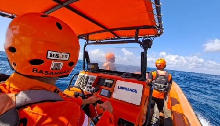 Tim SAR Menyisir Selat Lombok hingga Nusa Penida untuk Mencari Empat Korban KMP Putri Yasmin
