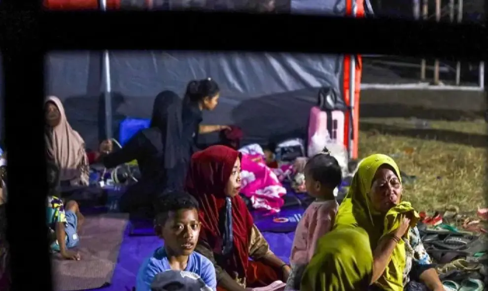 PMI Mengerahkan 35 Personel dan Tujuh Ambulans untuk Membantu Korban Gempa NTT