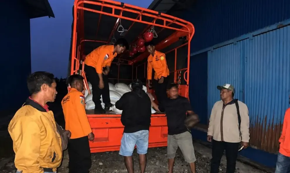 Bulog Salurkan Beras dan Minyak Goreng untuk Bantu Korban Gempa NTT