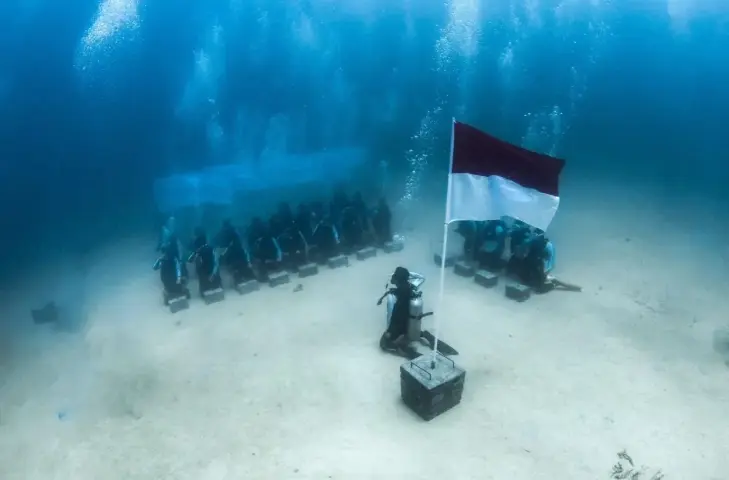 PTK Kibarkan Merah Putih di Bawah Laut dan Tanam 512 Fragmen Terumbu Karang di Sulut