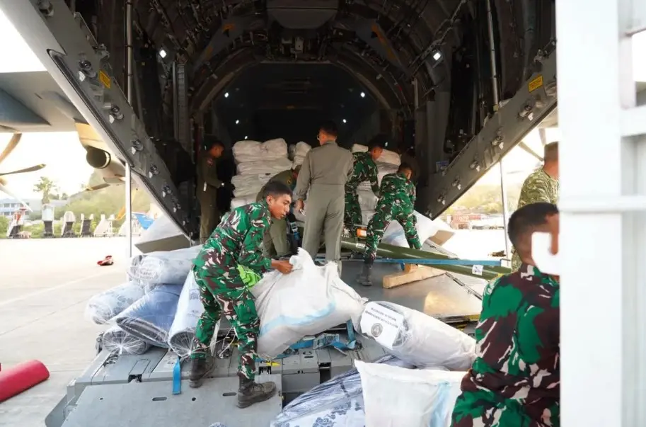 TNI Bergerak Cepat Tangani Gempa NTT, Menhan Sjafrie Kirim 20 Ton Bantuan Kemanusiaan