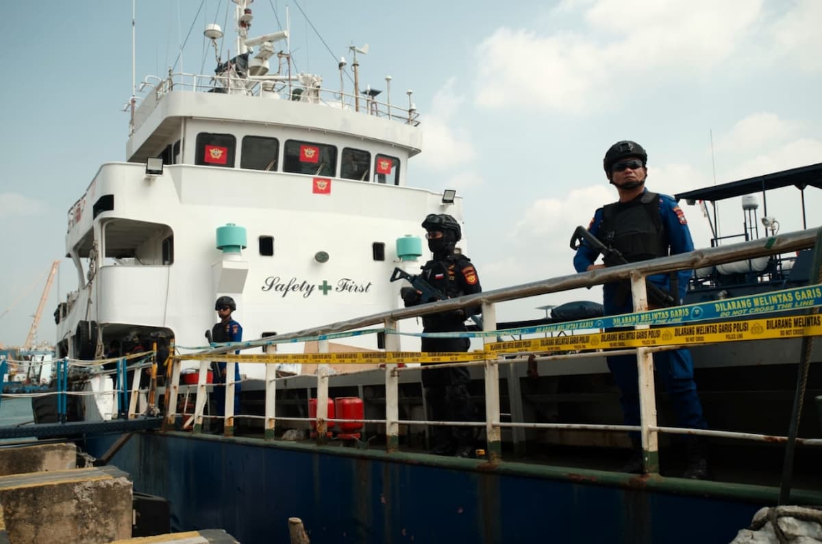 Operasi Gabungan Menggagalkan Penyelundupan 2,6 Ton Sabu Cair dan 1,57 Juta Rokok Ilegal di Kepri