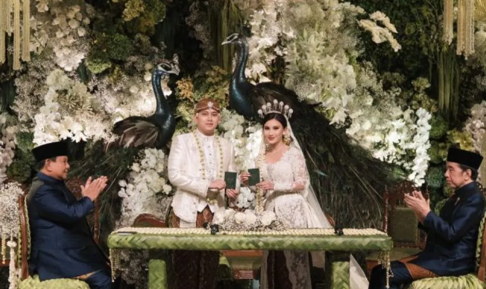 Prabowo dan Jokowi Menjadi Saksi Pernikahan Rizky Irmansyah dan Chika Yenalovi di Jakarta