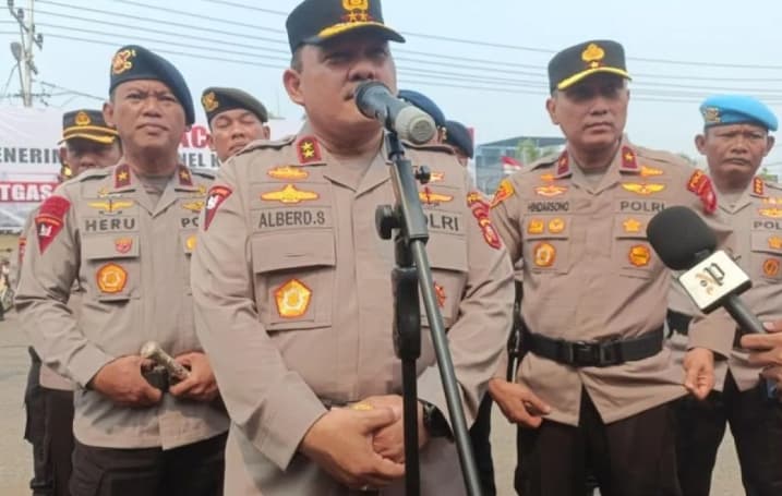 Polda Kalbar Mencari Sumber Air dan Mengerahkan Ribuan Personel untuk Tangani Karhutla