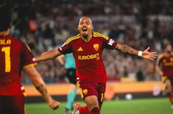 Donyell Malen Cetak Hattrick, AS Roma Bantai Fiorentina 4-0 dan Puncaki Klasemen