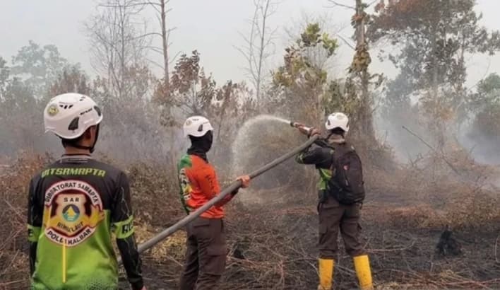 Tim SAR Polda Kalbar Menyisir Lahan Terbakar, Bara Api Ditemukan di Kubu Raya