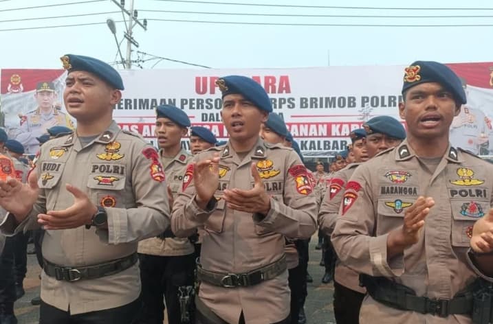 Polda Kalbar Mengerahkan 300 Personel Brimob untuk Memperkuat Penanganan Karhutla