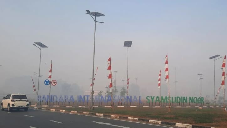 Kabut Asap Karhutla Ganggu 10 Penerbangan di Bandara Syamsudin Noor