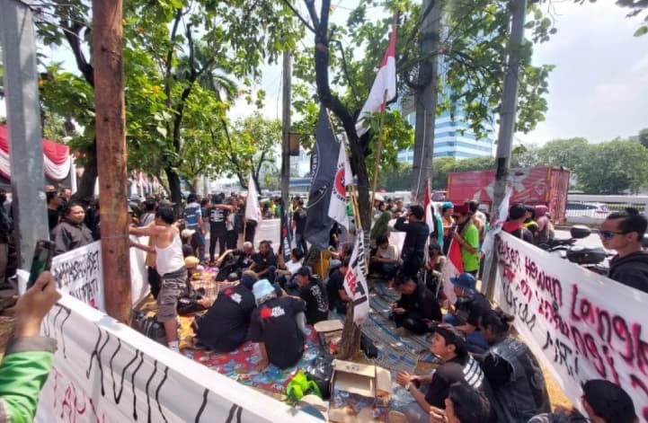 Massa Bersiap Gelar Aksi di Gedung DPR, Spanduk Tuntutan hingga Logistik Mulai Dikumpulkan