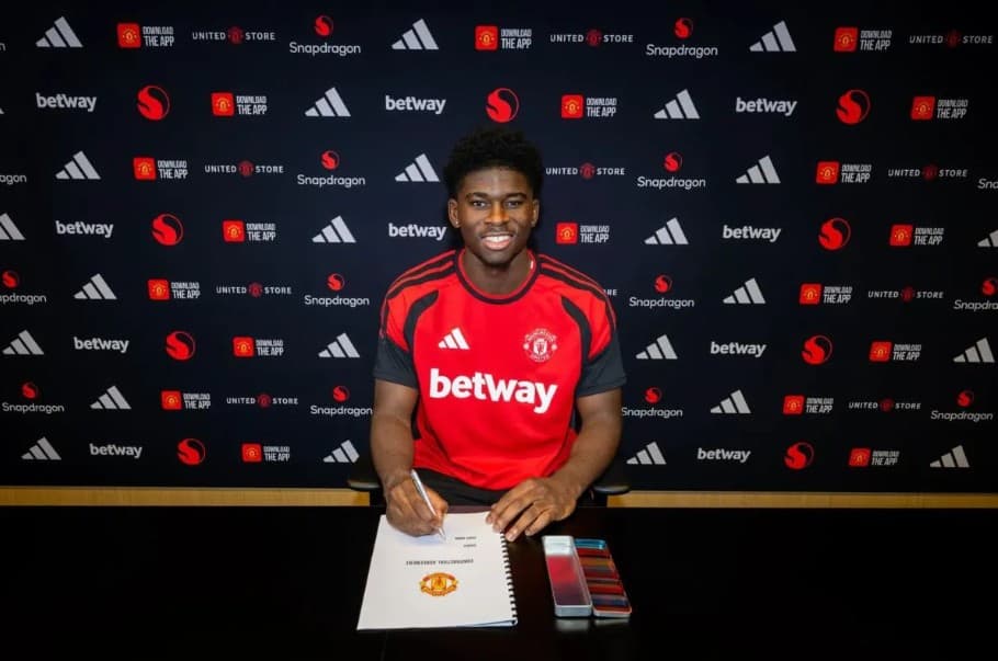 Carlos Baleba Kenakan Nomor 20 di Manchester United, Teruskan Jejak Solskjaer dan Van Persie