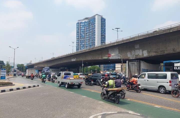 Lalu Lintas Slipi-Kemanggisan Kembali Lancar, Aktivitas Warga Normal Usai Kericuhan