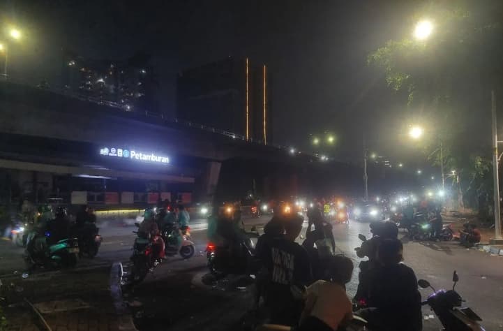 Polisi Membenarkan Pos Lalu Lintas Slipi Dirusak Massa, Lima Personel Disiagakan