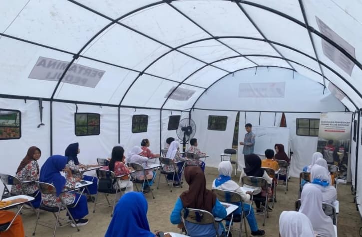 Pertamina Patra Niaga Membangun Ruang Belajar Darurat untuk Siswa SMPN 19 Bengkulu Pascakebakaran
