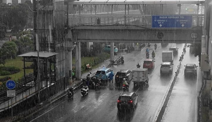 BMKG Memperingatkan Potensi Hujan hingga Kabut di Sejumlah Kota Indonesia pada Sabtu