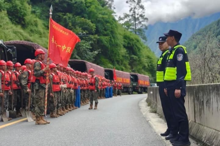 China Mengevakuasi Warga dan 555 Wisatawan Terdampak Longsor Xizang, 558 Orang Masih Hilang