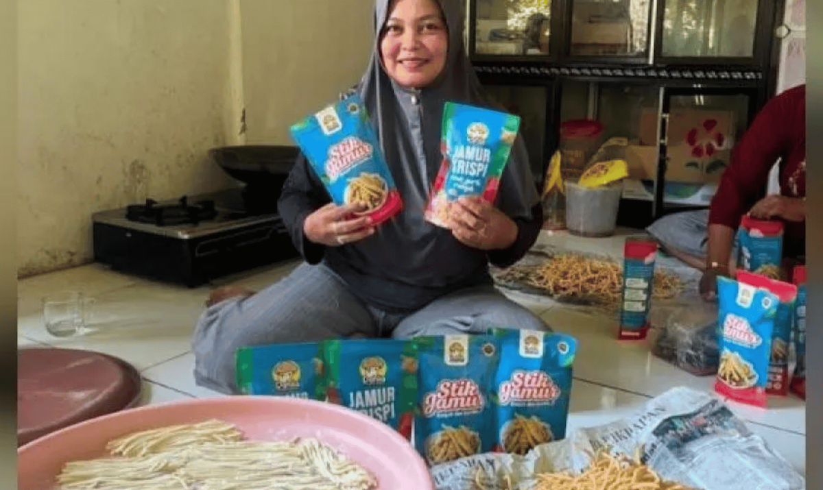 Astuti Olah Jamur Tak Terjual Jadi Produk Bernilai hingga Pimpin Bank Sampah