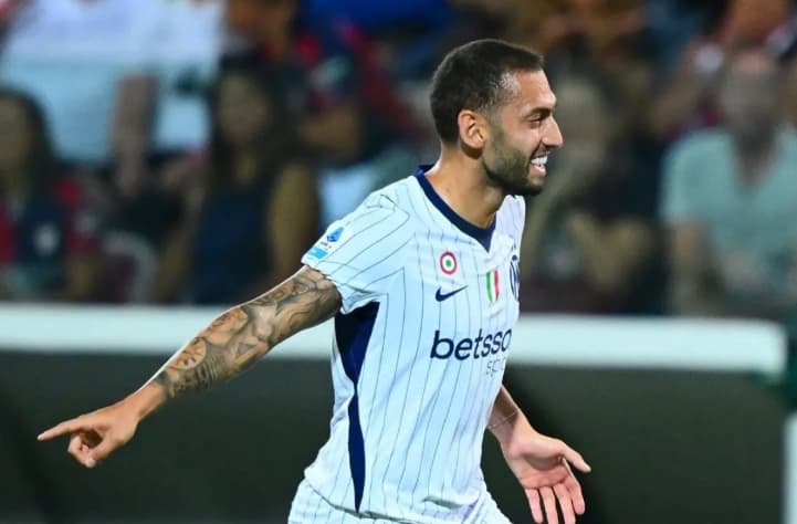 Hakan Calhanoglu Mencetak Gol Cepat dan Membawa Inter Milan Taklukkan Cagliari 1-0