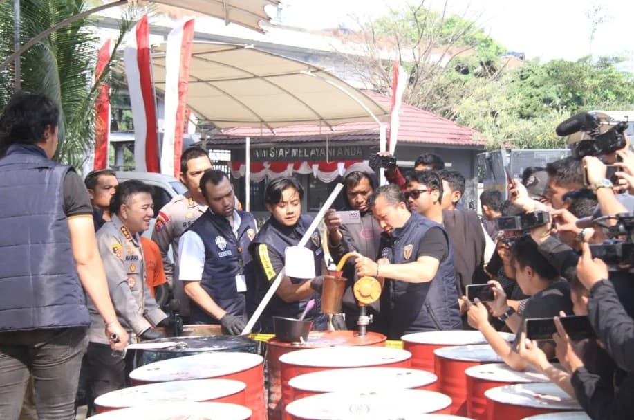 Produsen Oli Palsu di Cengkareng Menjual Produk Seharga Oli Asli, Polisi Dalami Penjualan via Facebook