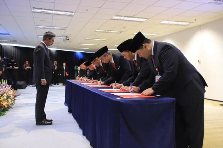 OJK Lantik Tujuh Pejabat Baru, Perkuat Pengawasan Bursa Mineral dan Komoditas Strategis