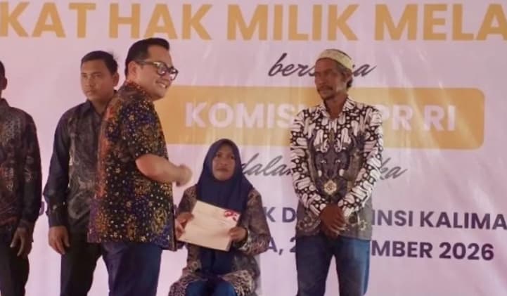 Ketua Komisi II DPR Ajak Masyarakat Awasi dan Perbaiki Kekurangan Program Pemerintah