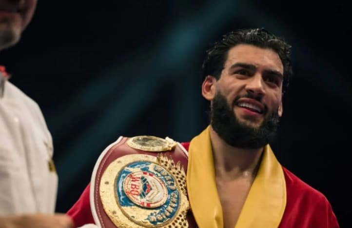 WBO Beri Tenggat Sheeraz dan Zhanibek hingga 10 September untuk Sepakati Duel Perebutan Gelar