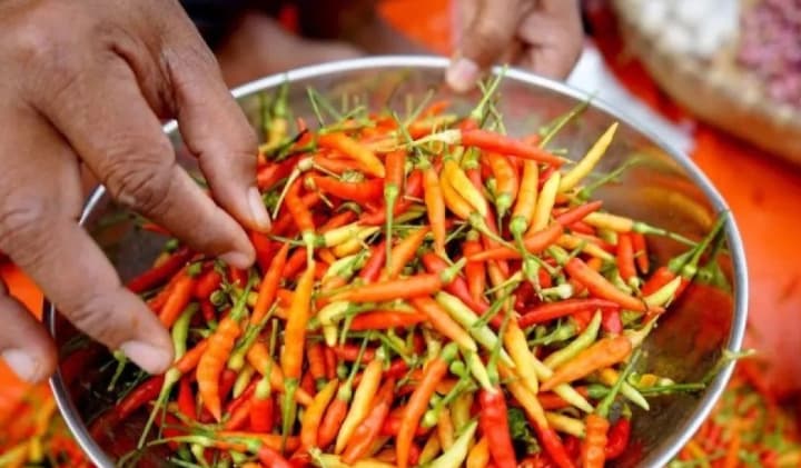 PIHPS Mencatat Harga Cabai Rawit Merah Tembus Rp83.050 per Kilogram, Telur Ayam Rp29.650