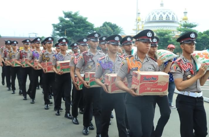 SPN Polda Metro Jaya Libatkan 100 Siswa Bintara Salurkan Bantuan kepada Warga Bogor