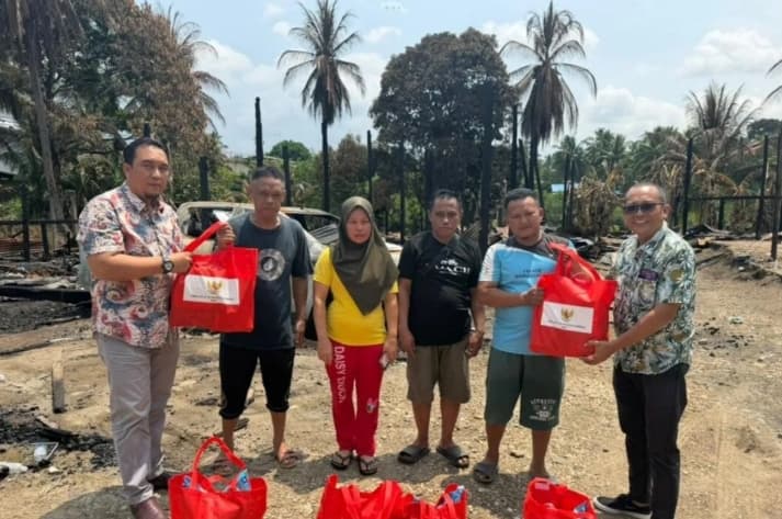 KRI Tawau Fasilitasi Dokumen Pengganti bagi Tiga Keluarga WNI Korban Kebakaran di Sabah
