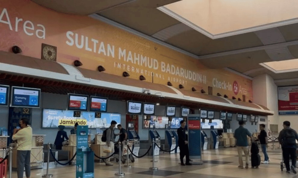 Erupsi Anak Krakatau Membatalkan Delapan Penerbangan di Bandara Palembang
