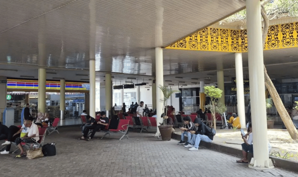 Erupsi Anak Krakatau Batalkan Penerbangan, Ratusan Penumpang Bertahan di Bandara Jambi