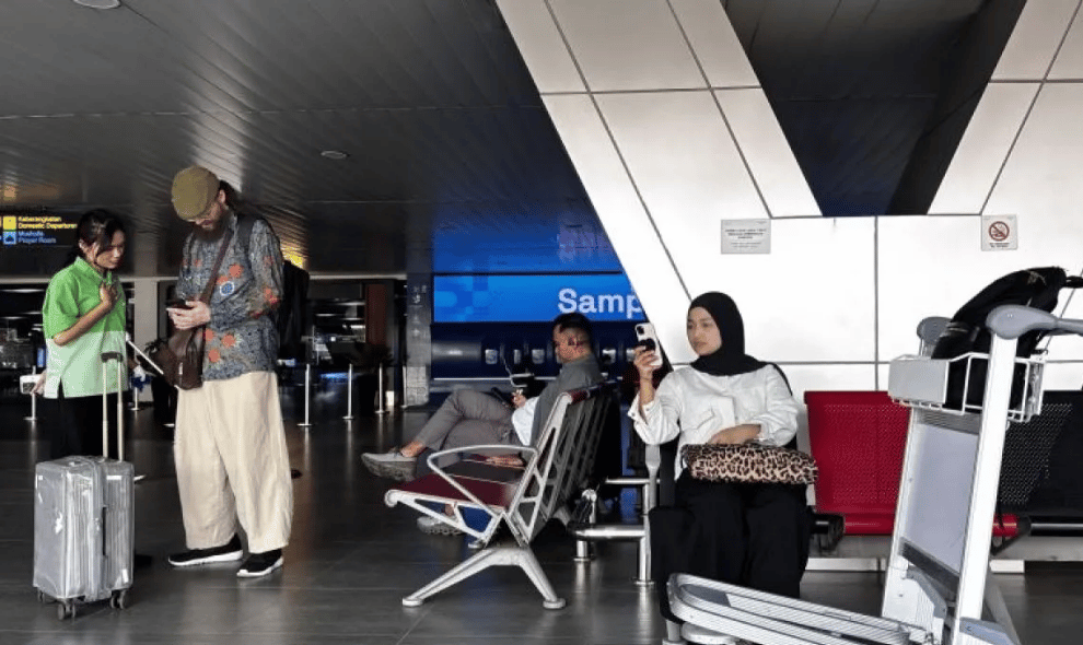 Abu Anak Krakatau Terdeteksi di Bandara Husein, Delapan Penerbangan dan 1.344 Penumpang Terdampak