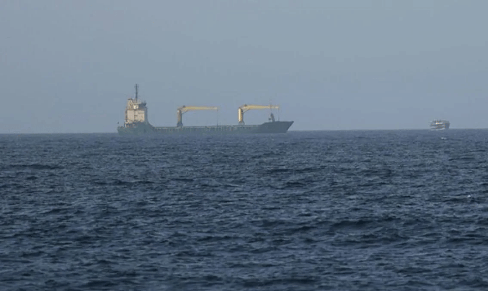 Militer AS Lumpuhkan Tiga Tanker Minyak Iran setelah IRGC Serang Kapal Perang Amerika