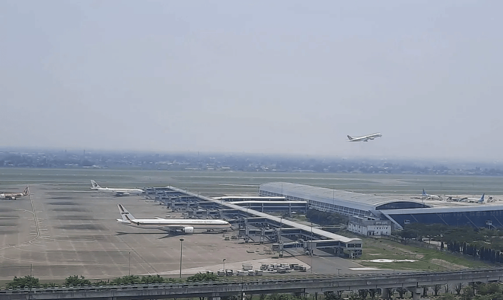 Garuda Indonesia Batalkan Penerbangan Jakarta, Bandung, dan Lampung hingga Senin Siang