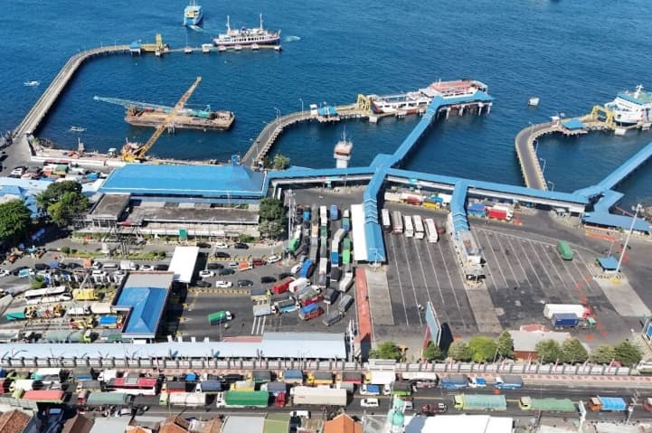 Kepadatan Melanda Pelabuhan Ketapang, ASDP Mengerahkan Kapal Tambahan untuk Mengurai Antrean