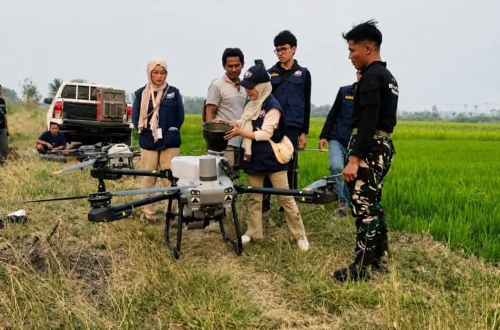 Drone Pertanian Memangkas Biaya Penyemprotan Petani Merauke hingga 90 Persen