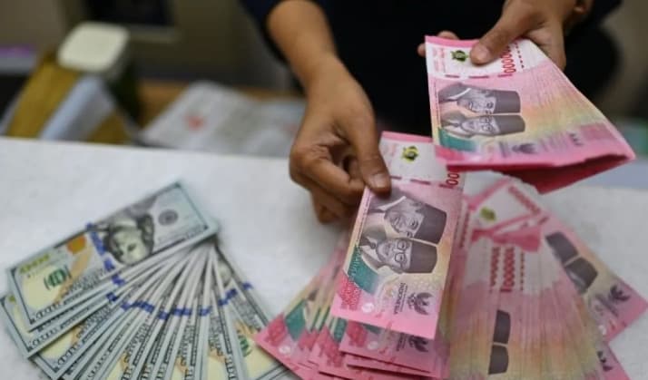 Rupiah Diprediksi Menguat Tipis saat Mata Uang Kawasan Membaik, Harga Minyak Jadi Tekanan