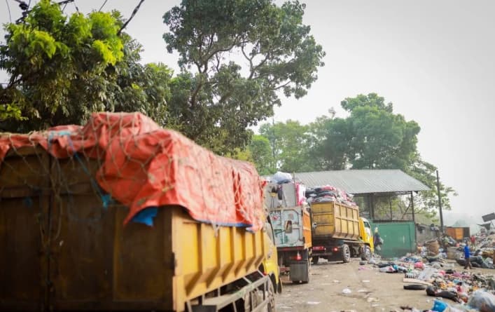 TPAS Galuga Kembali Dibuka, 128 Truk Sampah Masuk Bergiliran di Tengah Pendinginan Kebakaran