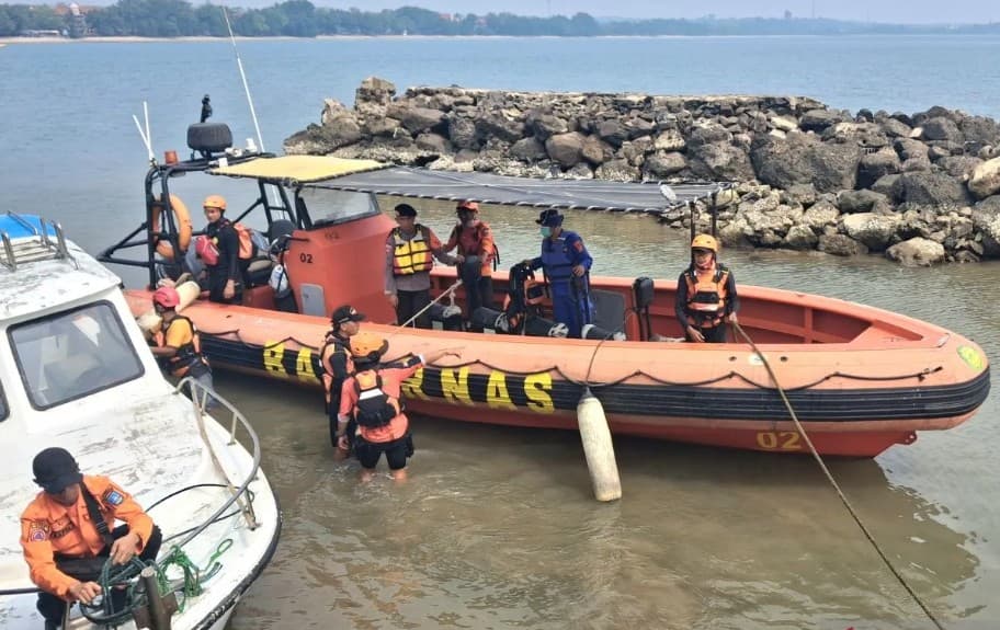 Tim SAR Banten Kerahkan Drone untuk Mencari Delapan Orang yang Hilang Kontak di Selat Sunda